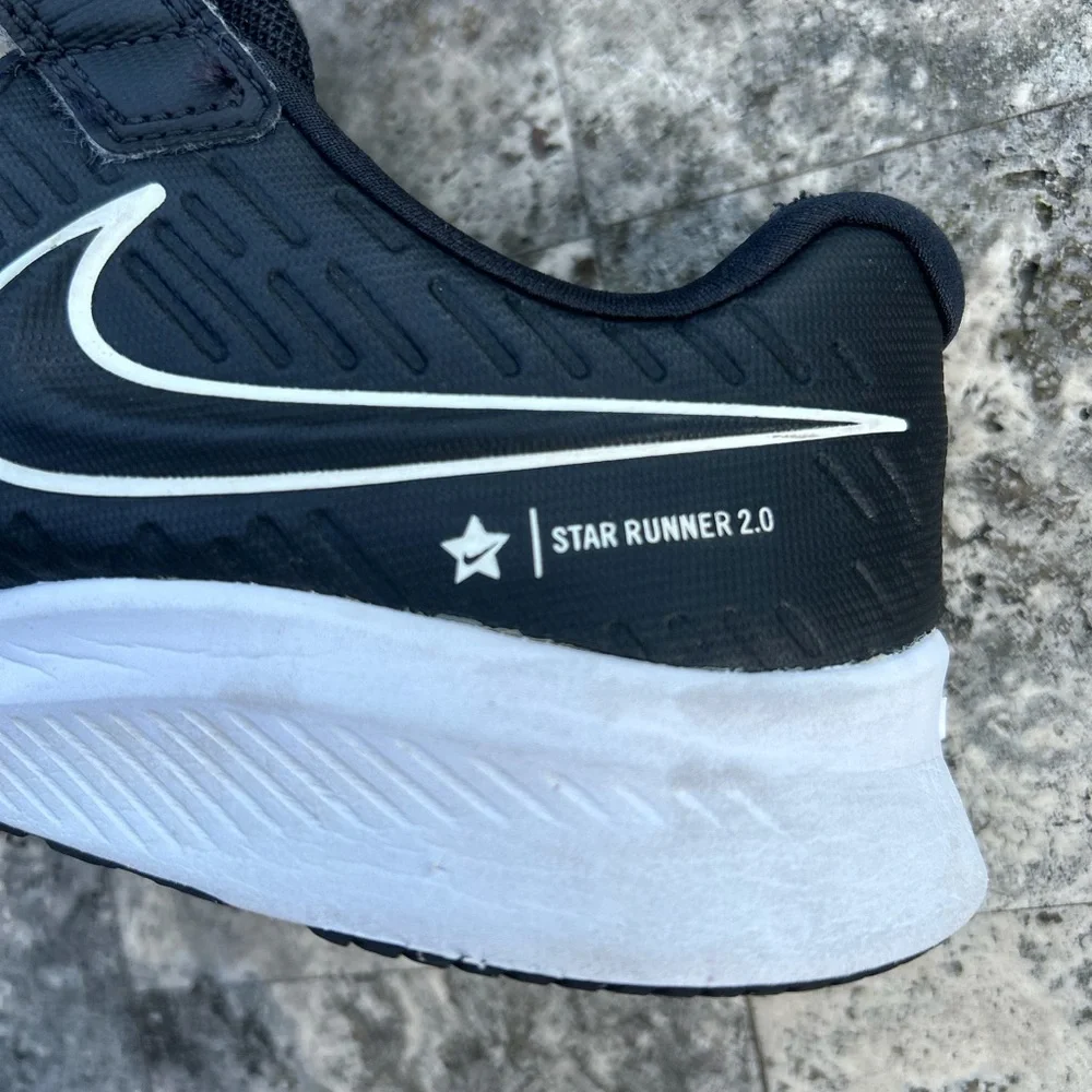 Nike Star Runner 2.0 Youth Size 3 Black Athletic Sneakers. VGUC.